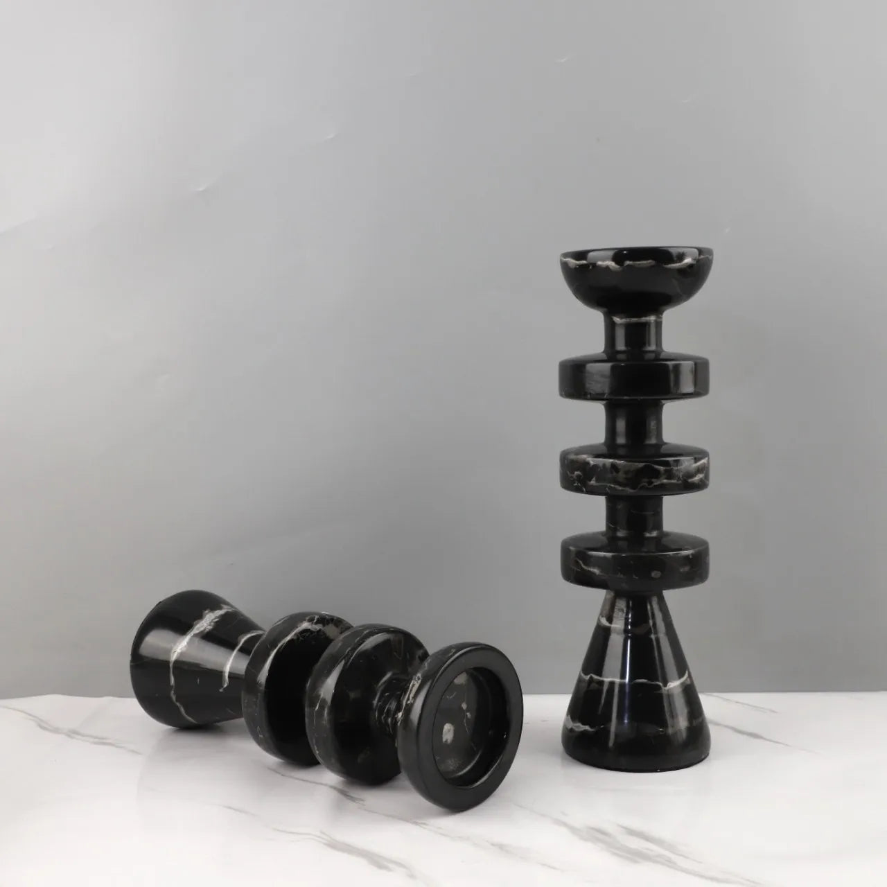 حامل شموع من الرخام الأسود من DecorBites™، حامل شموع من الحجر الأصفر العصري