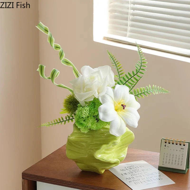 Jarrón de Cerámica Verde Decorbites™: Maceta Única para Decoración Estilizada de la Habitación
