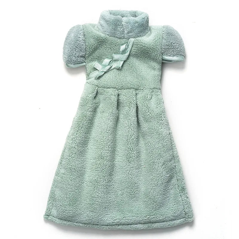 Toalla de mano Cheongsam de forro polar coral DecorBites™: suave, absorbente y de secado rápido. Ideal para el hogar y para colgar en la pared.