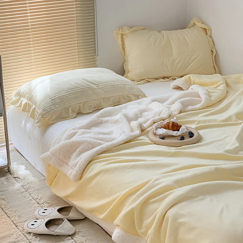 Manta de lana de cordero DecorBites™: Edredón de terciopelo cálido de alta calidad para todas las estaciones.