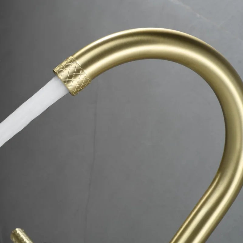 Grifo de lavabo DecorBites™ de latón negro con efecto cascada y diseño de 3 orificios