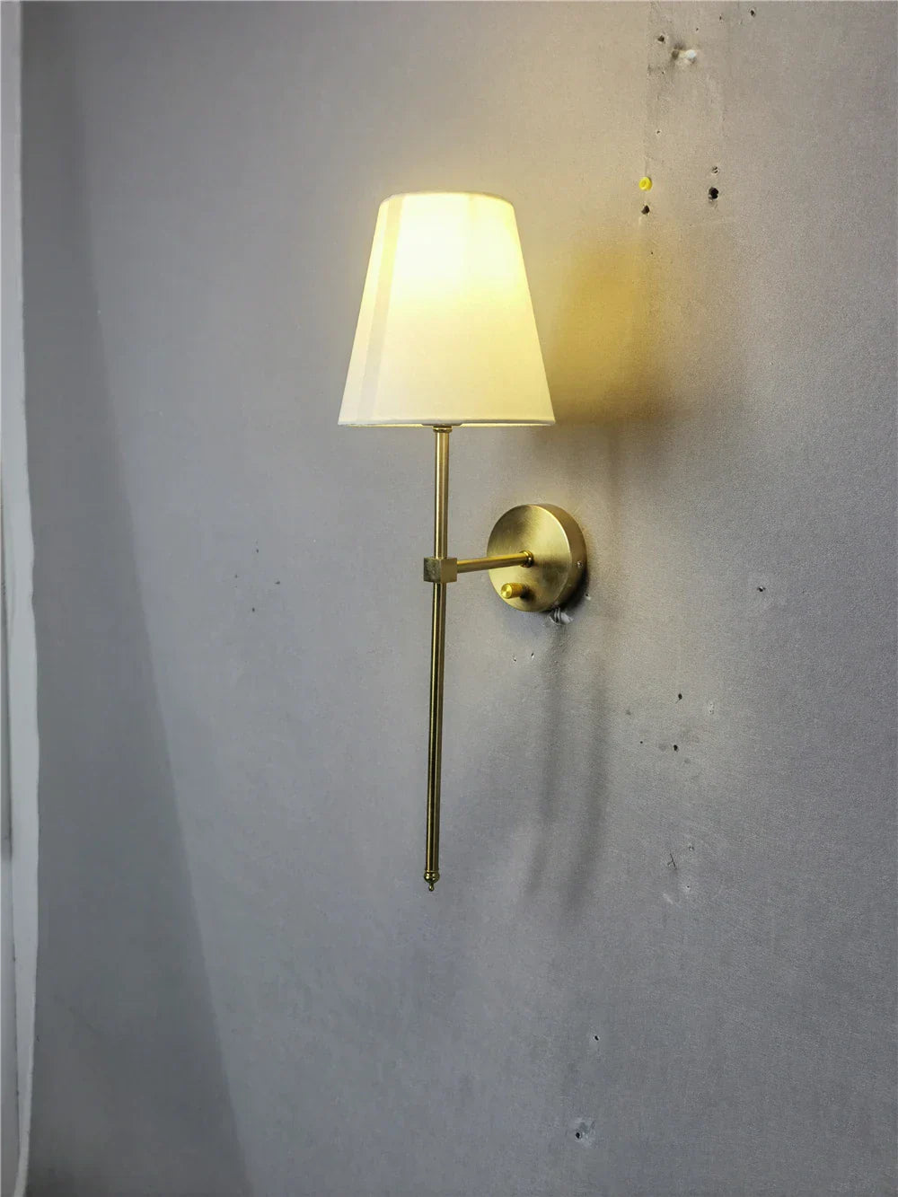 Decorbites™ Goldener Stoff-Lampenschirm-Wandleuchte für Schlafzimmer und Wohnzimmerbeleuchtung