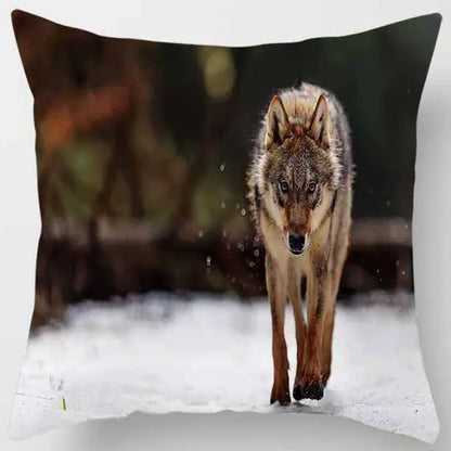 Funda de almohada DecorBites™ con diseño de tigre y león del mundo animal para una decoración adorable en el sofá o la sala de estar.