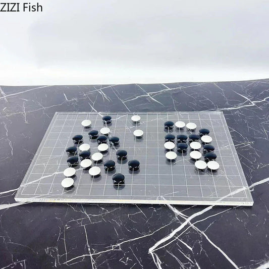 Juego de ajedrez geométrico DecorBites™: tablero y piezas minimalistas para partidas informales.