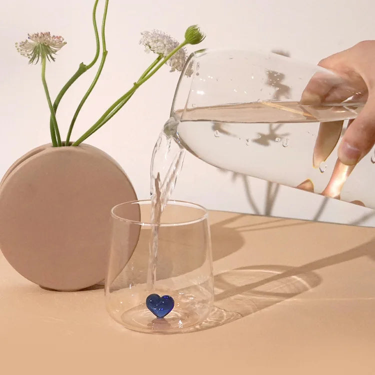 كوب ثلاثي الأبعاد على شكل قلب من ديكوربايتس™: هدية من الزجاج الأحمر والأزرق للبنات