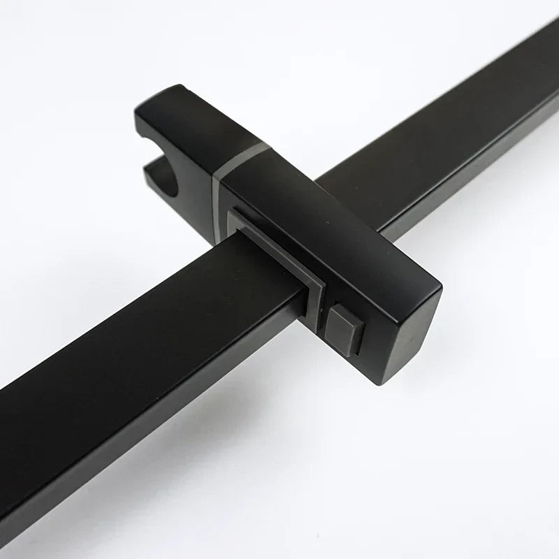 مجموعة قضبان دش DecorBites™ السوداء القابلة للتعديل بثلاث وظائف وتصميم بسيط وخرطوم بطول 1.5 متر