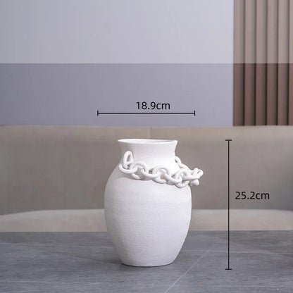 Jarrón de porcelana DecorBites™ con cadena geométrica: elegante decoración para habitaciones y florero.