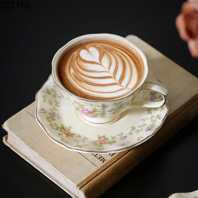 Juego de taza y platillo DecorBites™ de cerámica clásica chapada en oro para mesa de comedor, café o té de la tarde