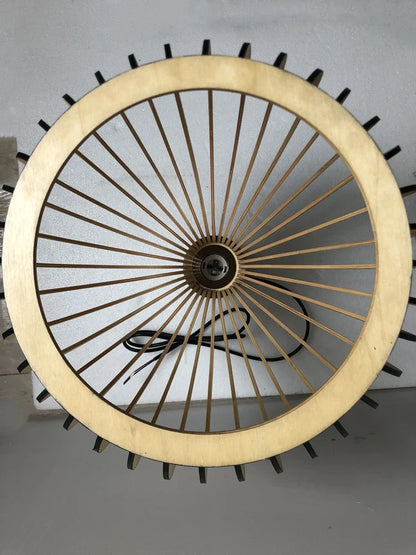 مصباح معلق خشبي على شكل قفص باللونين الأسود والأبيض من DecorBites™ لغرفة المعيشة