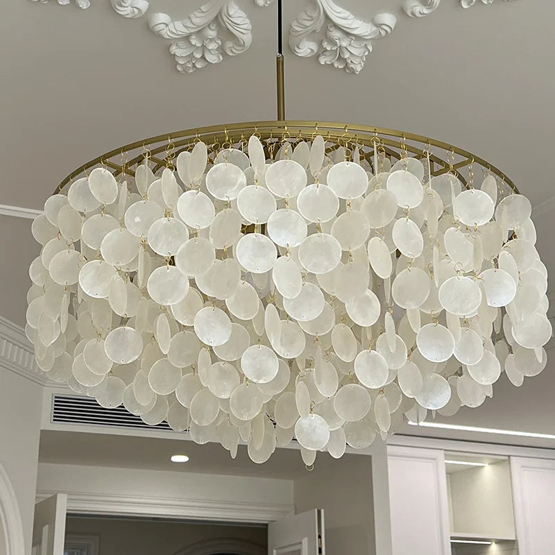 ثريا DecorBites™ Aeolian Bells Shell Chandelier لغرفة المعيشة المتوسطية والمتجر والبار والمطعم