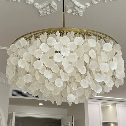 ثريا DecorBites™ Aeolian Bells Shell Chandelier لغرفة المعيشة المتوسطية والمتجر والبار والمطعم
