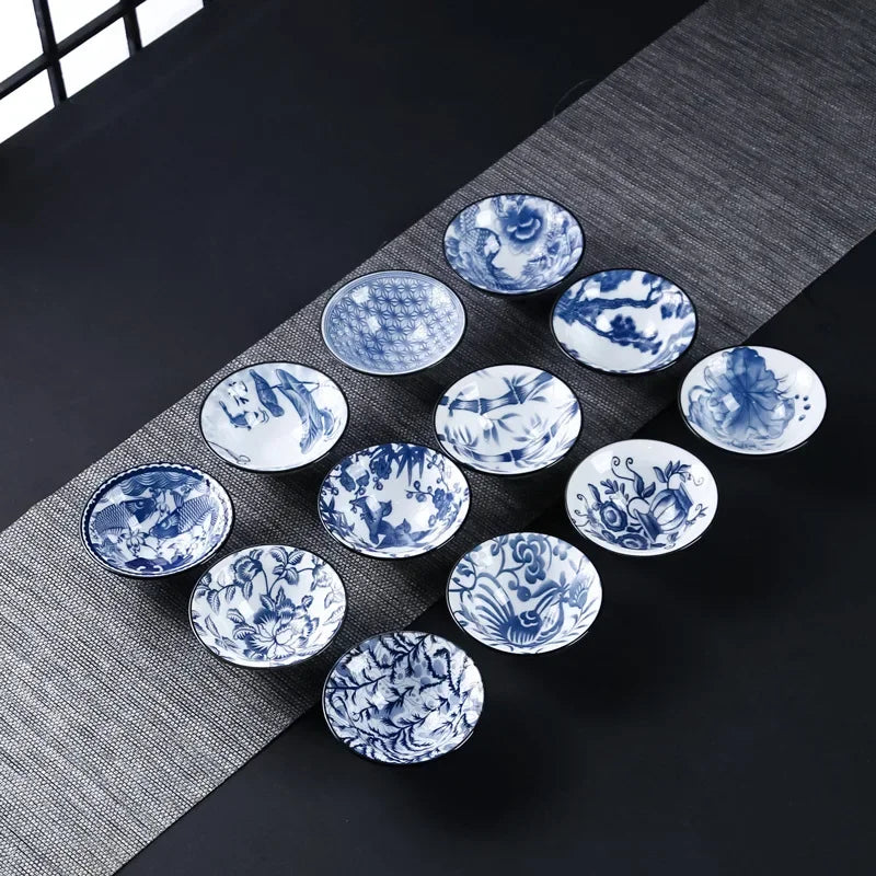 كوب شاي الكونغ فو من سيراميك ديكوربايتس™ باللونين الأزرق والأبيض، وكوب إسبريسو من البورسلين على الطريقة اليابانية