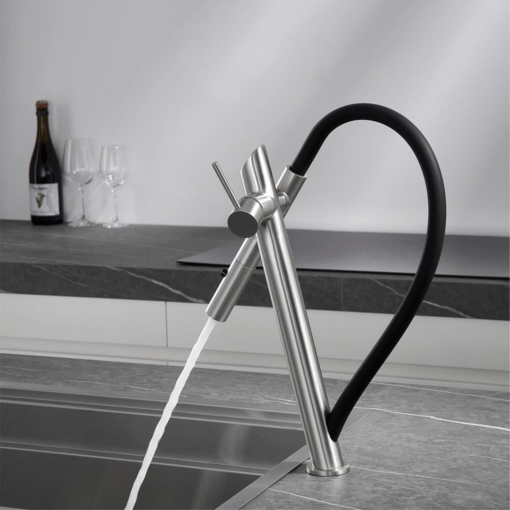 Black Pull-Out Kitchen Faucet Single-Lever Control