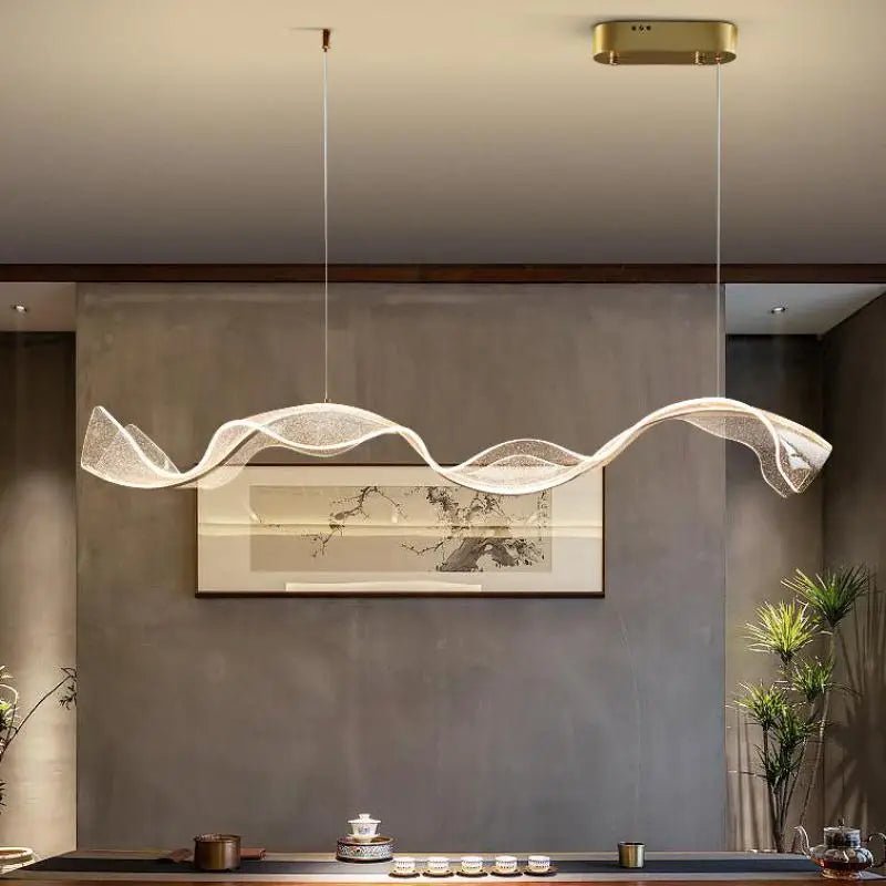 ثريا LED مُعلقة بشريط أكريليك من DecorBites™ - مصباح مُعلق لغرفة الطعام بتصميم مُصمم