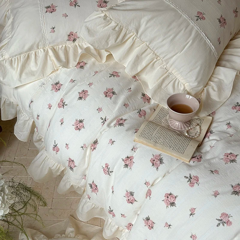 Decobites Vintage Floral Print Ruffled Bedding Set: Duvet Cover, Sheet, Pillowcases