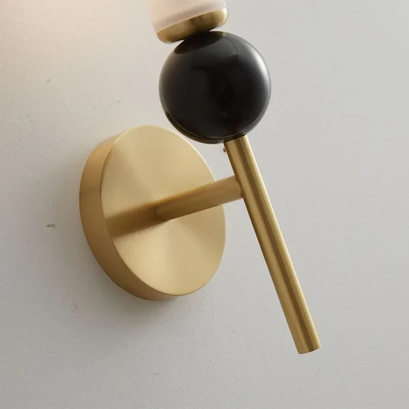 مصباح حائطي DecorBites™ بقاعدة نحاسية وغطاء زجاجي لديكور غرفة المعيشة العصرية