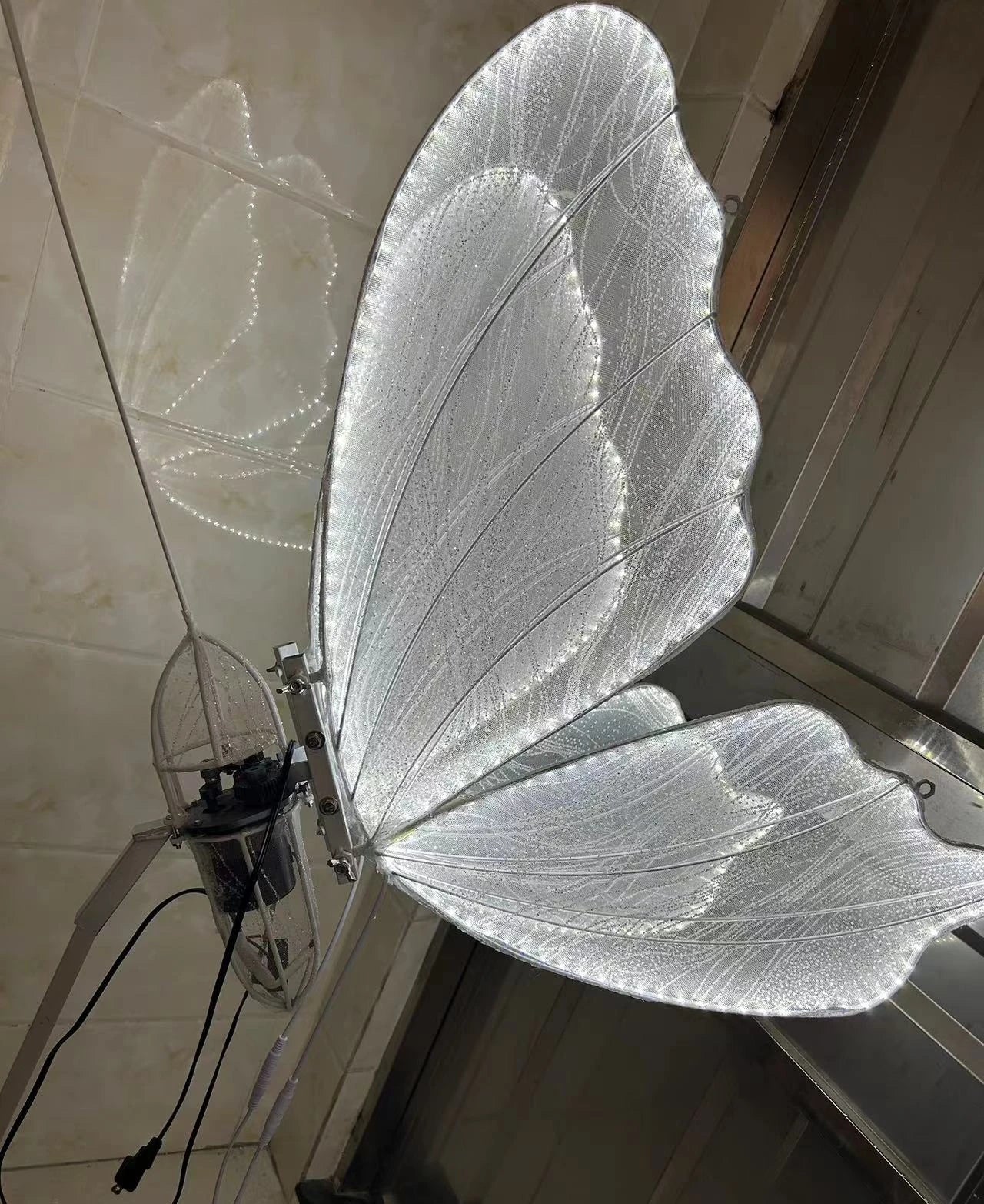 Lámparas colgantes de encaje con forma de alas de mariposa LED DecorBites™ para decoración romántica e iluminación de fiestas