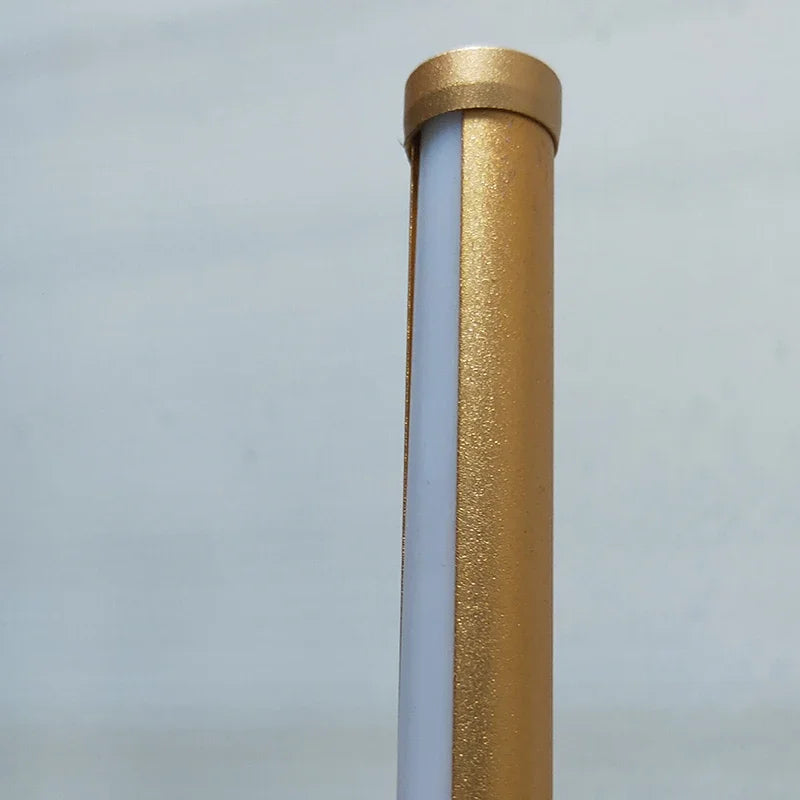 Decorbites™ Gold LED Stehlampe Minimalistisches Modernes Design für Wohnzimmer & Schlafzimmer