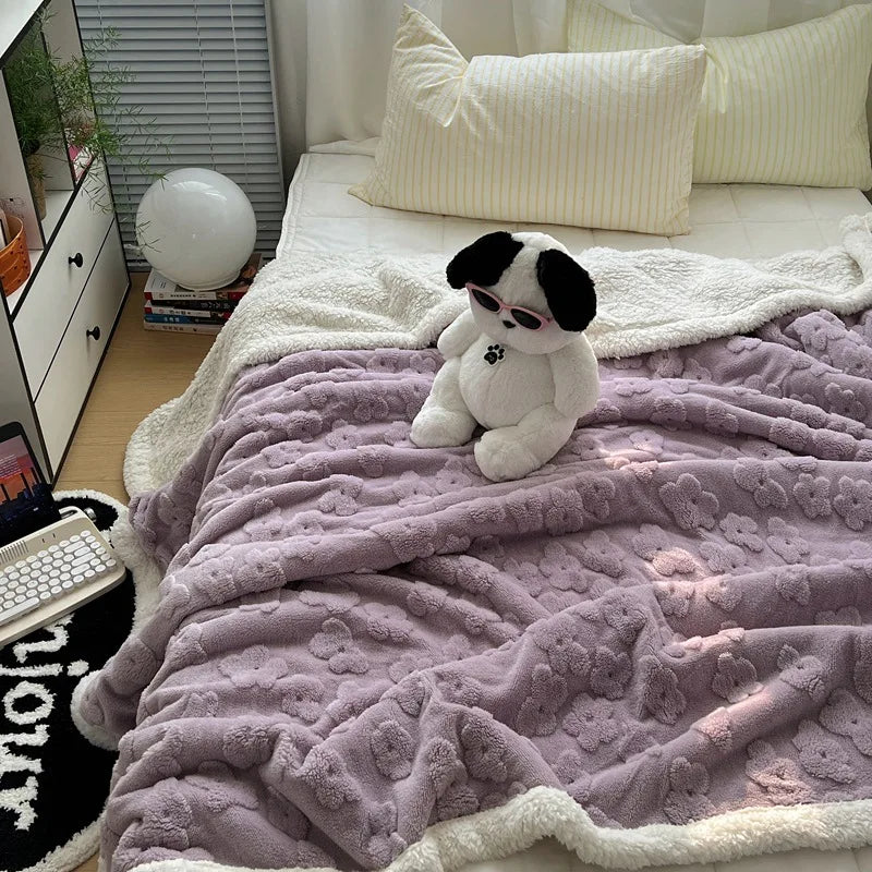 Manta DecorBites™ Cozy Lamb Wool Flower Jacquard: Edredón de lujo de color liso para sofá, ideal para el invierno