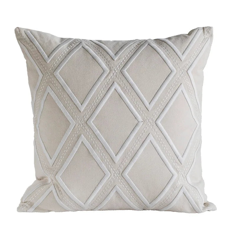 Funda de cojín DecorBites™ con bordado geométrico, azul marino, blanco y amarillo, 50x50 cm, ideal para decoración del hogar.