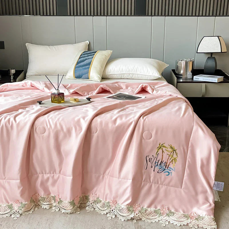 Flores Bordadas con Borde de Encaje Decorbites™ - Manta Fresca para Cama Lavable a Máquina, Edredón de Verano