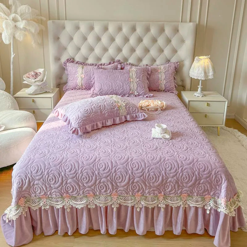 Decobites Velvet Floral Lace Quilted Bedding Set With Pillowcases