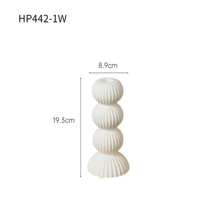 ديكوربايتس™ حامل شموع سيراميكي هندسي مزين بخطوط كروية وشمعدان