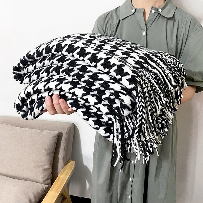DecorBites™ Houndstooth Throw Blanket