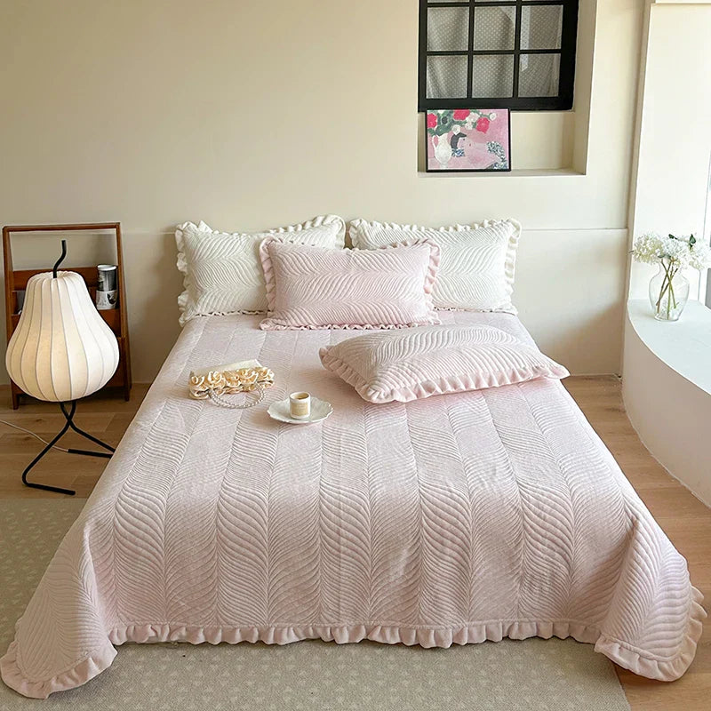 Decobites Luxe Quilt Set: Velvet Fleece Bedspread & Cotton Coverlet with Pillowcases