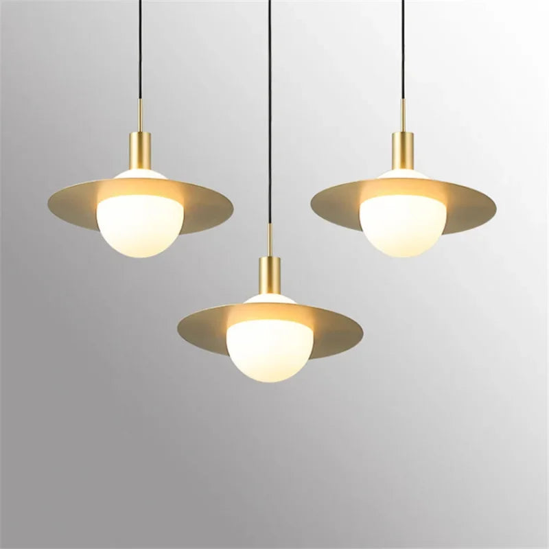 Lámpara colgante LED de bola de cristal DecorBites™: Diseño moderno de luna para una decoración elegante del hogar