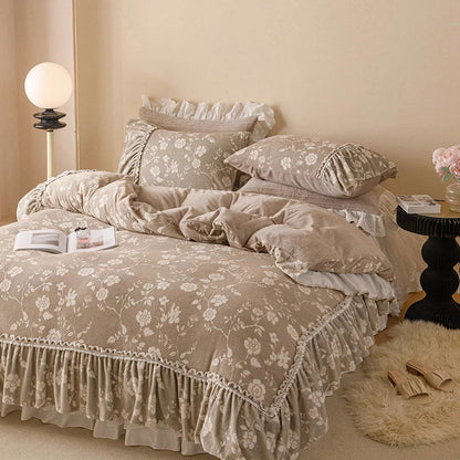 Decobites Vintage Flowers Ruffles Bedding Set in White Lace Design