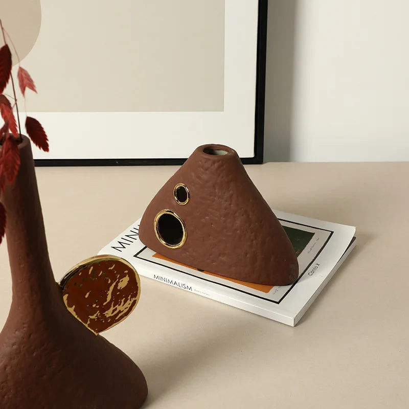 DecorBites™ Jarrón de cerámica con forma de triángulo geométrico para arreglos florales, decoración artística para el hogar