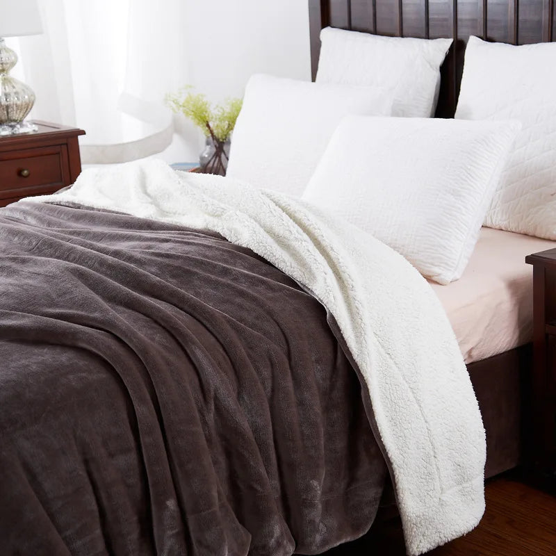 Manta de felpa acogedora DecorBites™: Suave, cálida y ligera para dormitorio y sofá en todas las estaciones