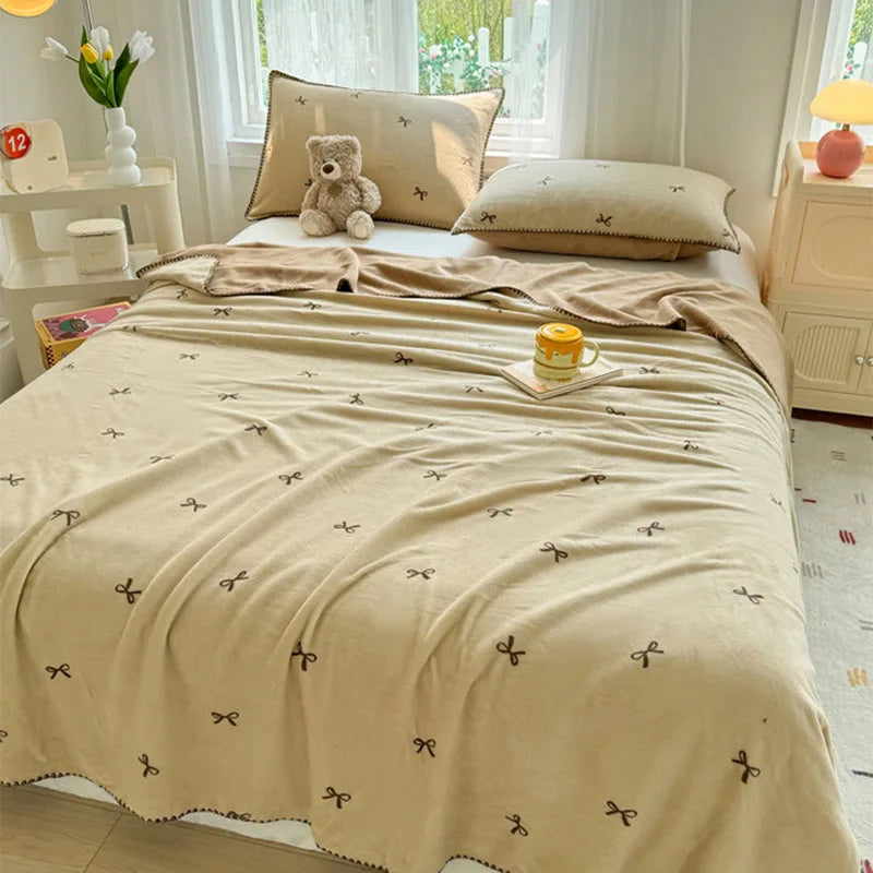 Manta de forro polar coralino DecorBites™: Perfecta para dormitorios, el hogar o el sofá