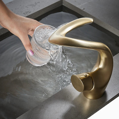 Luxury Brass Bathroom Faucet Hot Cold Water Washbasin Taps Deck Mounted Creative Vintage Sink Tap for Bathrooms