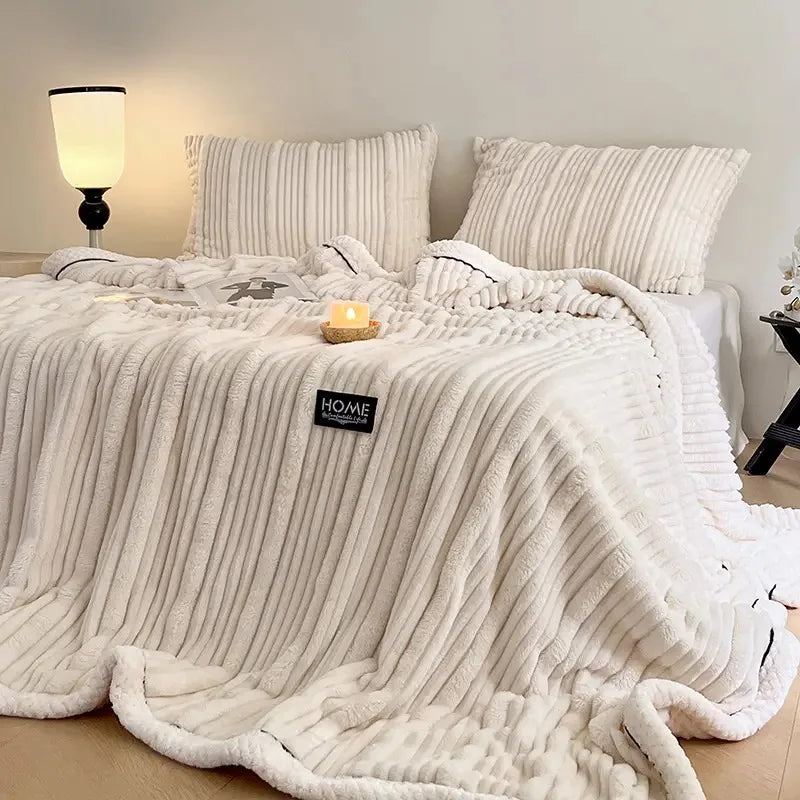 Manta de felpa suave de terciopelo color leche DecorBites™ con diseño de conejo sintético para otoño/invierno