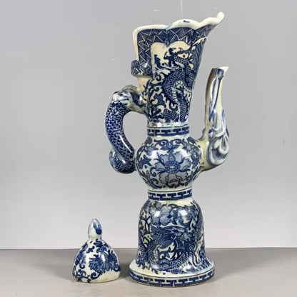 ديكوربايتس™ وعاء خزفي بنقشة تنين زرقاء وبيضاء من عهد أسرة تشينغ تشيانلونغ