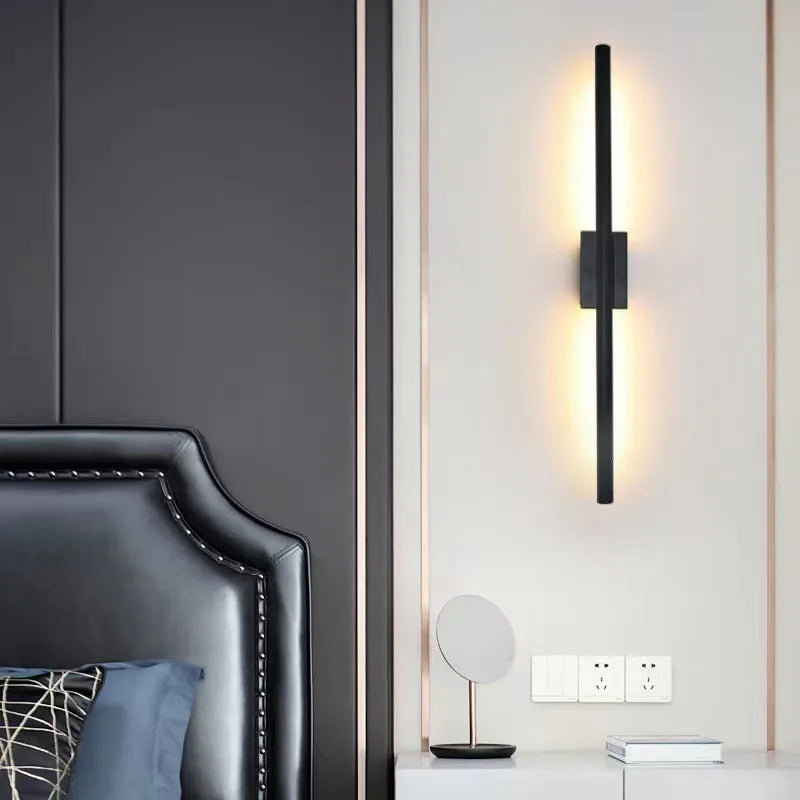Aplique de pared LED lineal DecorBites™ con luz ascendente y descendente, negro y dorado