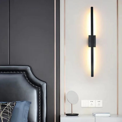 Aplique de pared LED lineal DecorBites™ con luz ascendente y descendente, negro y dorado