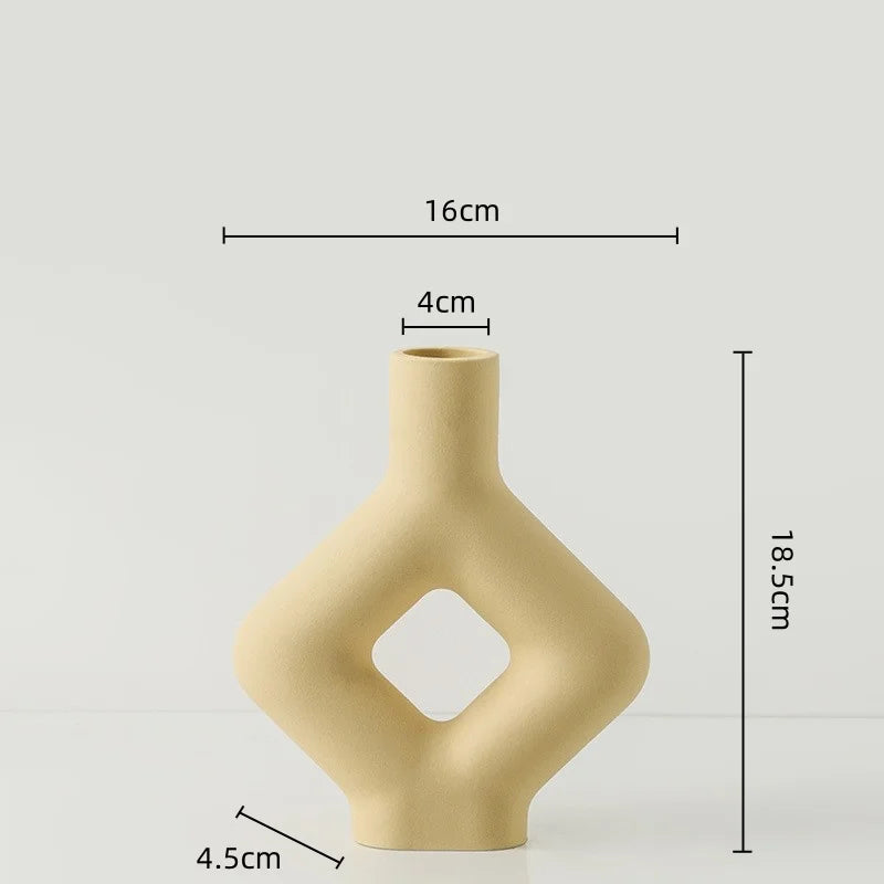 Jarrón geométrico de cerámica DecorBites™: Letras caladas para arreglos florales, decoración para el hogar