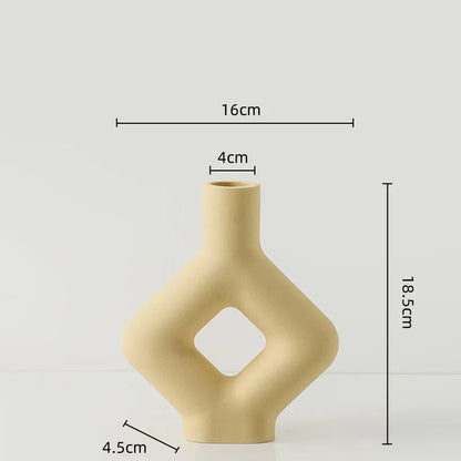 Jarrón geométrico de cerámica DecorBites™: Letras caladas para arreglos florales, decoración para el hogar