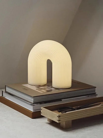 ثريات أكريليك بيضاء من ديكوربايتس™ بتصميم آرت ديكو: مصابيح أنيقة لغرفة المعيشة الداخلية