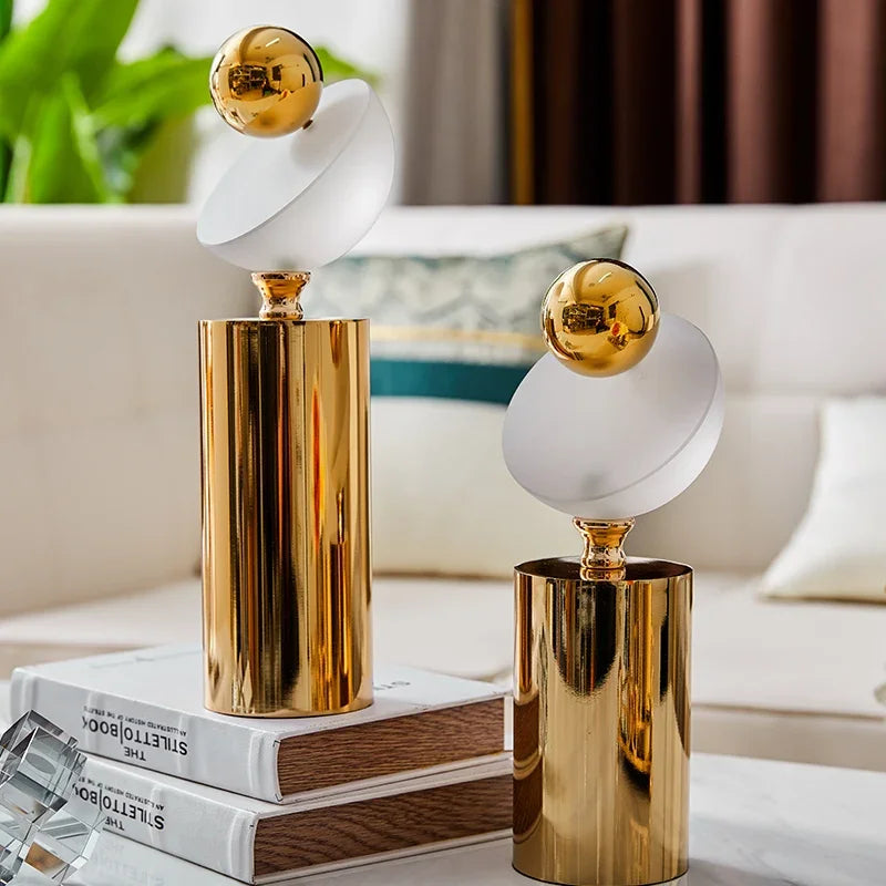 Adorno decorativo para el hogar DecorBites™ Bola geométrica dorada de cristal esmerilado