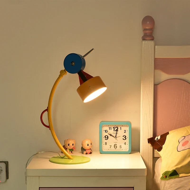 Lámpara de suelo LED Treetop™ para niños: Diseño nórdico colorido para la habitación infantil
