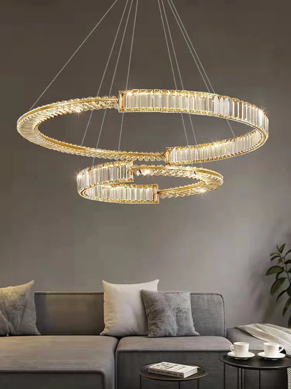 Lámpara de araña LED DecorBites™ con anillo de cristal dorado para una decoración minimalista y lujosa del hogar.