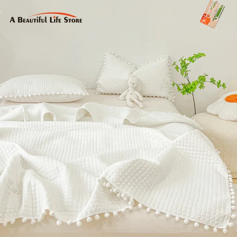 Decobites White Pink Summer Bedspread Air-conditioning Blanket Hair Ball Edge Quilt