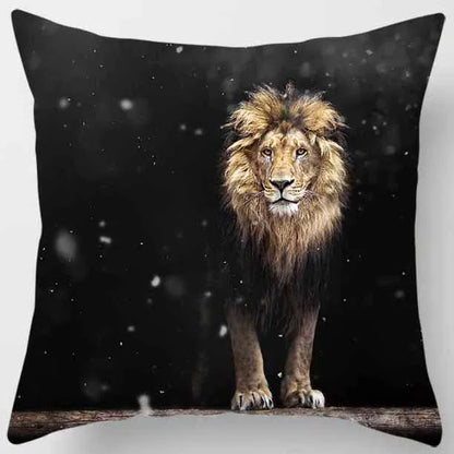 Funda de almohada DecorBites™ con diseño de tigre y león del mundo animal para una decoración adorable en el sofá o la sala de estar.