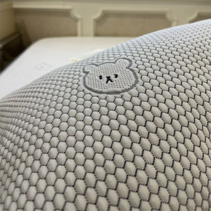 مجموعة ملاءات DecorBites™ Cooling Ice Bean: بساط وأغطية وسائد من الرايون قابلة للتهوية لسرير الصيف