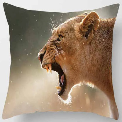 Funda de almohada DecorBites™ con diseño de tigre y león del mundo animal para una decoración adorable en el sofá o la sala de estar.