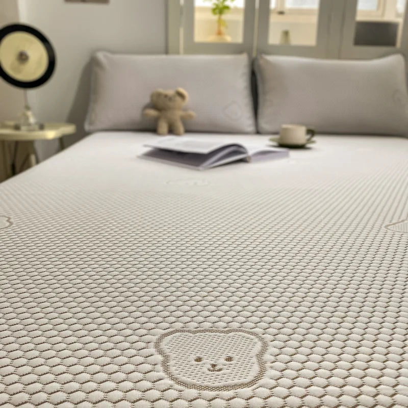 مجموعة ملاءات DecorBites™ Cooling Ice Bean: بساط وأغطية وسائد من الرايون قابلة للتهوية لسرير الصيف